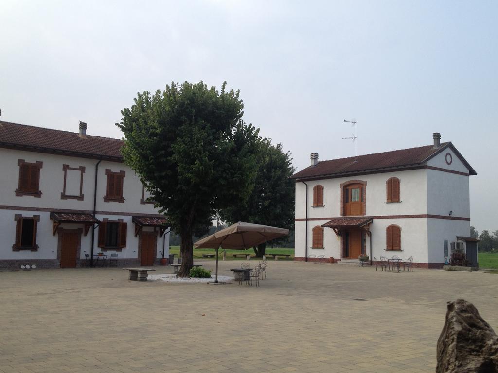 Bed And Breakfast Azienda Agricola Cascina Salazzara Magenta Exterior foto